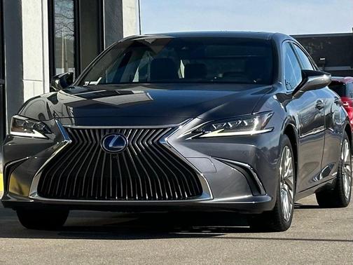 2019 Lexus ES 300h Luxury