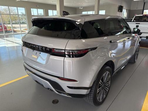 2025 Land Rover Range Rover Evoque Dynamic SE