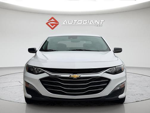 Summit White 2024 Chevrolet Malibu FWD 1LT