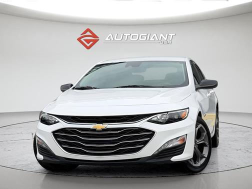 Summit White 2024 Chevrolet Malibu FWD 1LT