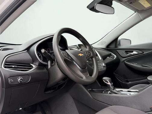 Summit White 2024 Chevrolet Malibu FWD 1LT