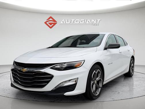 Summit White 2024 Chevrolet Malibu FWD 1LT