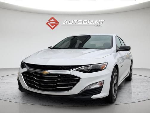 Summit White 2024 Chevrolet Malibu FWD 1LT