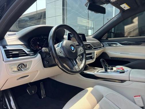2022 BMW 750 i xDrive