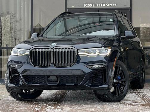 2022 BMW X7 M50i