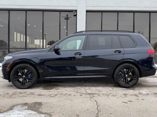 2022 BMW X7 M50i