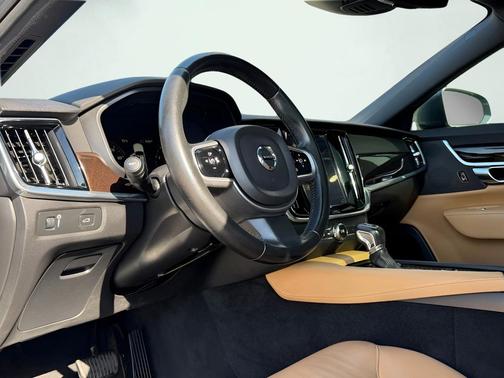 Gray Metallic 2018 Volvo S90 T5 Momentum