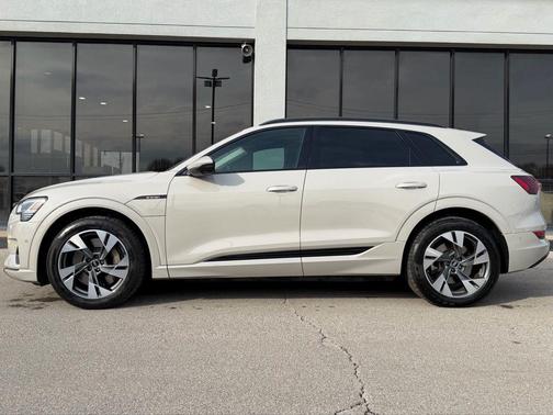 2021 Audi e-tron Premium
