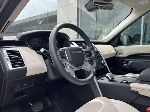2024 Land Rover Discovery P300 S