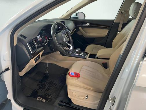 Glacier White 2019 Audi Q5 2.0T Premium