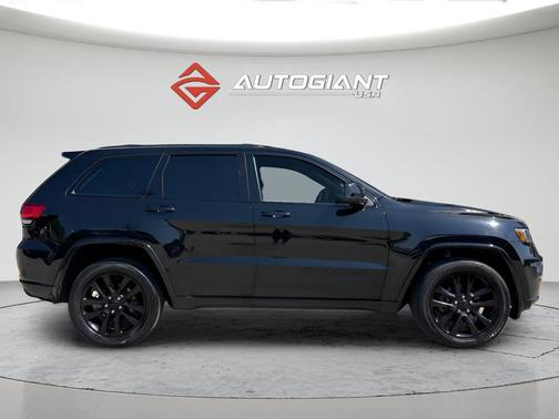 Diamond Black Crystal Pearlcoat 2020 Jeep Grand Cherokee Altitude