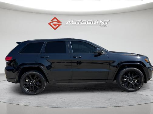 Diamond Black Crystal Pearlcoat 2020 Jeep Grand Cherokee Altitude