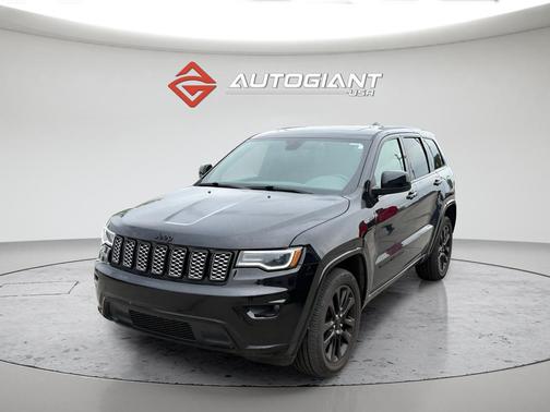 Diamond Black Crystal Pearlcoat 2020 Jeep Grand Cherokee Altitude