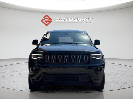 Diamond Black Crystal Pearlcoat 2020 Jeep Grand Cherokee Altitude