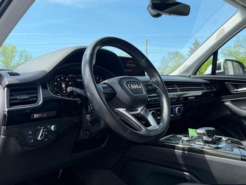 White 2017 Audi Q7 3.0T Prestige