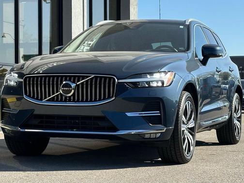 2022 Volvo XC60 B5 Inscription