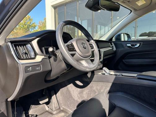 2022 Volvo XC60 B5 Inscription