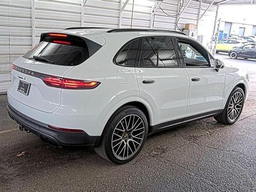 White 2021 Porsche Cayenne S
