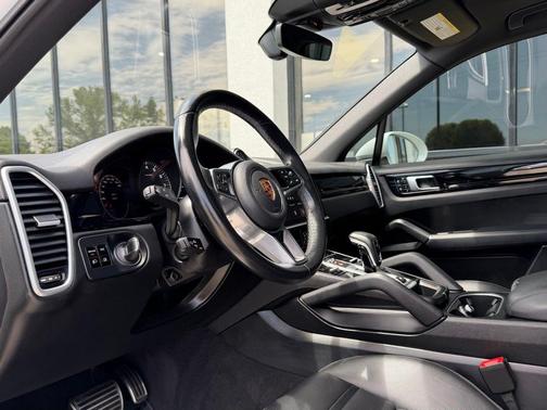 White 2021 Porsche Cayenne S