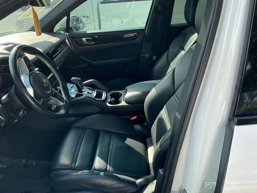 White 2021 Porsche Cayenne S