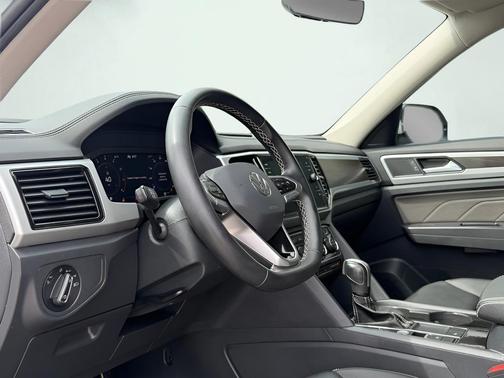 2023 Volkswagen Atlas 3.6L SE w/Technology