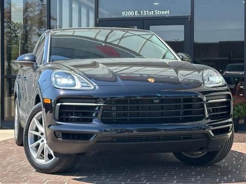 2022 Porsche Cayenne Base