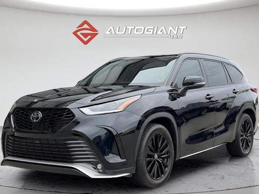 Midnight Black Metallic 2023 Toyota Highlander XSE