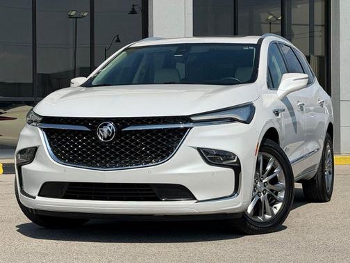 White Frost Tricoat 2022 Buick Enclave FWD Avenir