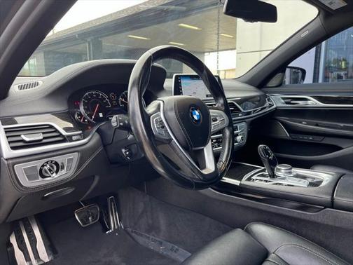 2019 BMW 740 740i
