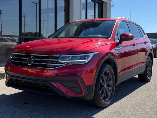 Kings Red Metallic 2023 Volkswagen Tiguan 2.0T SE