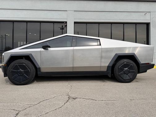 2024 Tesla Cybertruck Cyberbeast