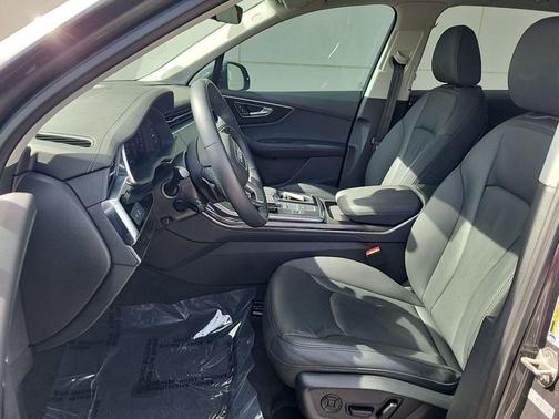 2024 Audi Q7 45 Premium Plus