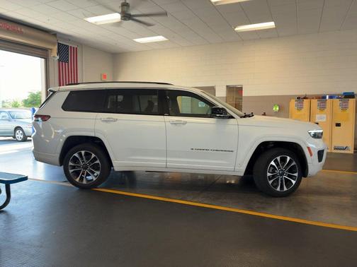 Bright White Clearcoat 2022 Jeep Grand Cherokee L Overland