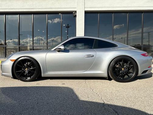 2019 Porsche 911 Carrera