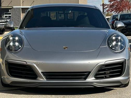 2019 Porsche 911 Carrera