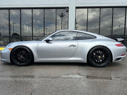 2019 Porsche 911 Carrera