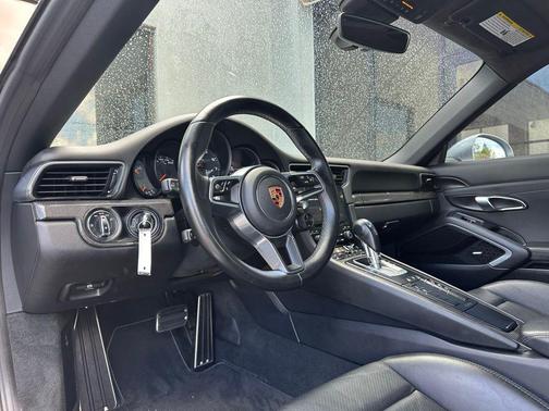 2019 Porsche 911 Carrera