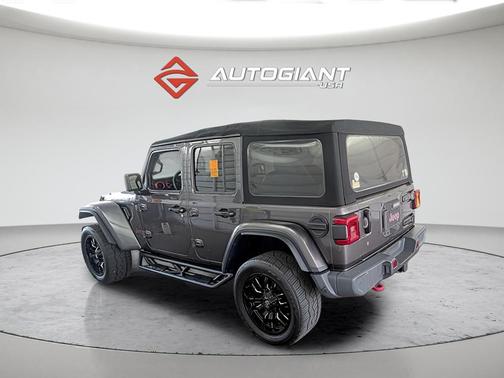Granite Crystal Metallic Clearcoat 2018 Jeep Wrangler Unlimited Rubicon