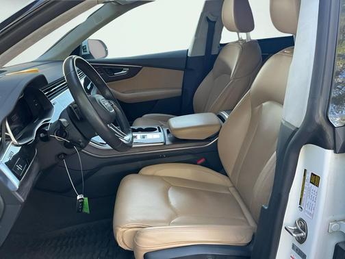 Glacier White Metallic 2019 Audi Q8 3.0T Premium