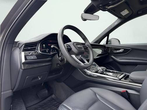 2021 Audi Q7 45 Premium Plus