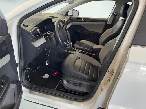 Pure White 2023 Volkswagen Taos 1.5T SEL