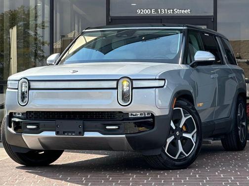 2023 Rivian R1S Adventure