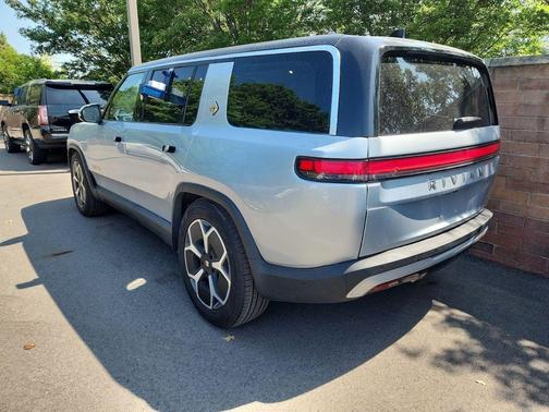 2023 Rivian R1S Adventure