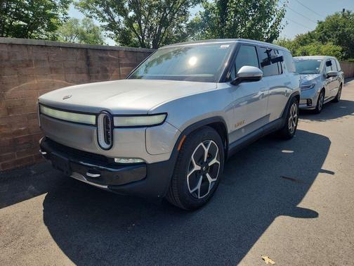 2023 Rivian R1S Adventure