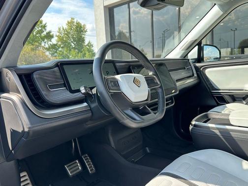 2023 Rivian R1S Adventure