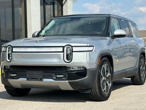2023 Rivian R1S Adventure