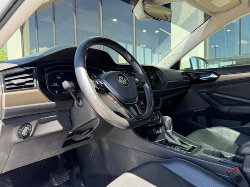 Pure White 2019 Volkswagen Jetta 1.4T SEL Premium