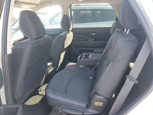 2022 Nissan Pathfinder SV 2WD