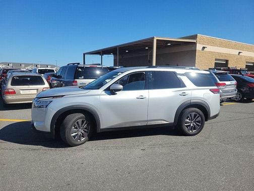 2022 Nissan Pathfinder SV 2WD