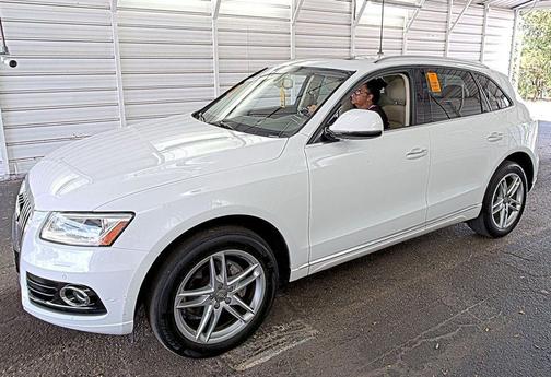 White 2017 Audi Q5 2.0T Premium Plus